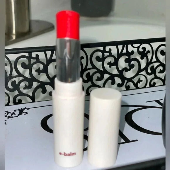 PERSONA E- BALM TINTED LIP HYDRATION IN THE COLOR MANIFEST - Picture 5 of 8